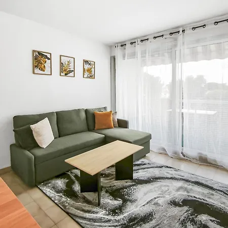 T2 Avec Parking Et Terrasse A St Raphael Apartment Saint-Raphael (Var)
