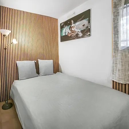 T2 Avec Parking Et Terrasse A St Raphael Apartment *