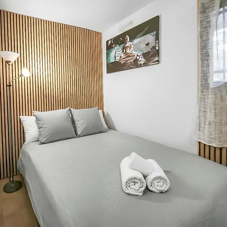 Apartment T2 Avec Parking Et Terrasse A St Raphael *