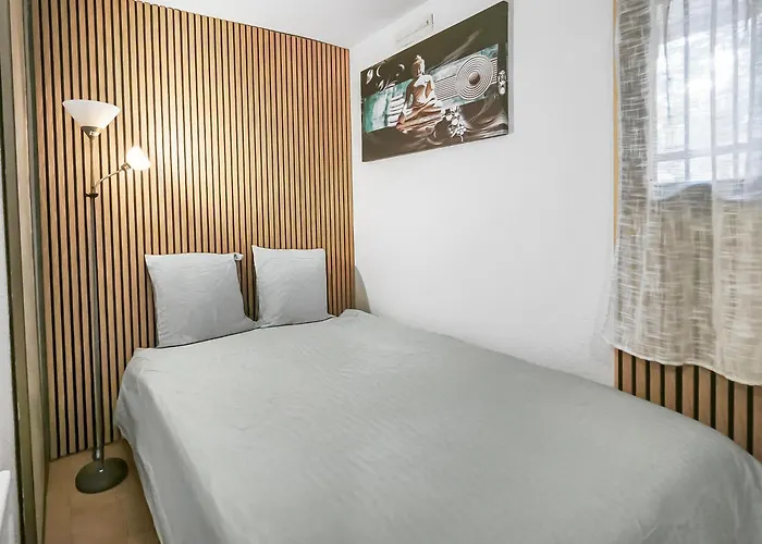 T2 Avec Parking Et Terrasse A St Raphael Apartment *