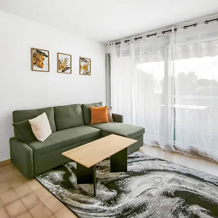 T2 Avec Parking Et Terrasse A St Raphael Apartament *
