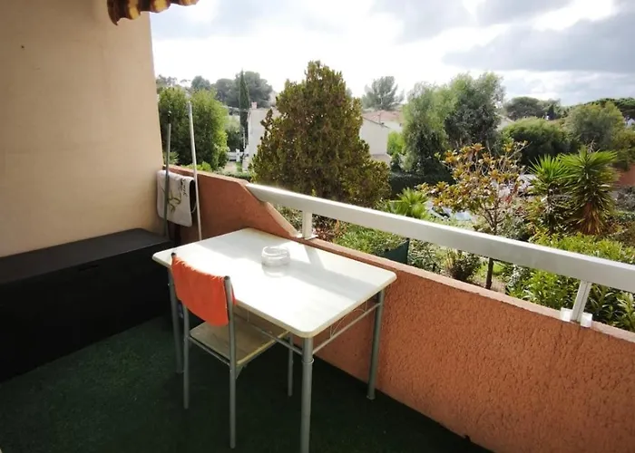 T2 Avec Parking Et Terrasse A St Raphael *