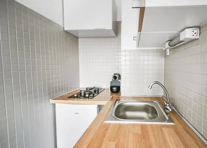 Apartament T2 Avec Parking Et Terrasse A St Raphael *