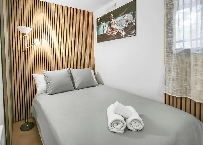 Apartament T2 Avec Parking Et Terrasse A St Raphael *