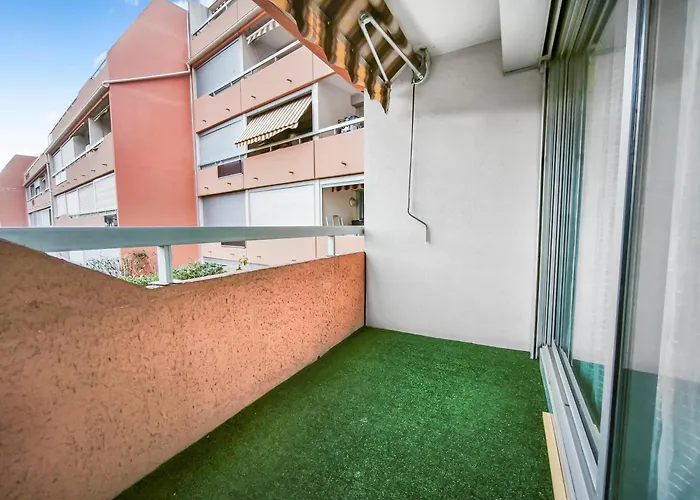 Apartament T2 Avec Parking Et Terrasse A St Raphael *